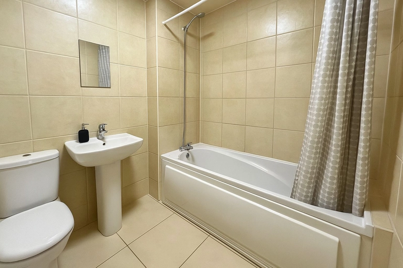 1 Bedroom Flat with Study and Living Area! - Thumbnail 6